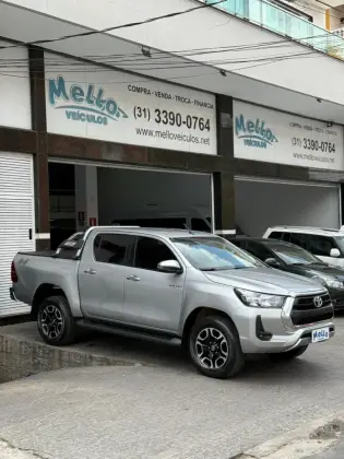 TOYOTA HILUX 2.8 D-4D TURBO DIESEL CD SRV 4X4 AUTOMÁTICO
