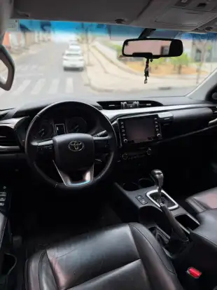 TOYOTA-HILUX-2021