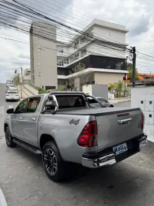 TOYOTA-HILUX-2021