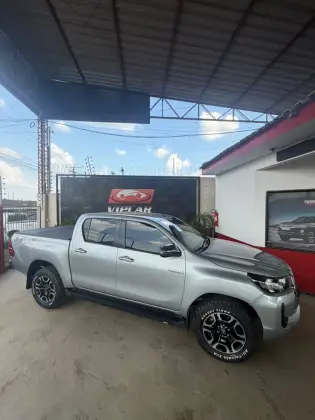 TOYOTA HILUX 2.8 D-4D TURBO DIESEL CD SRV 4X4 AUTOMÁTICO
