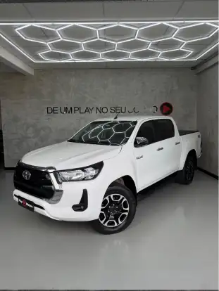 TOYOTA-HILUX-2.8 D-4D TURBO DIESEL CD SRV 4X4 AUTOMÁTICO TOYOTA-HILUX-2022