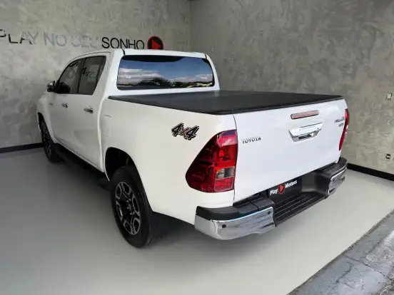 TOYOTA-HILUX-2022