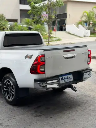 TOYOTA-HILUX-2023