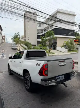 TOYOTA-HILUX-2023