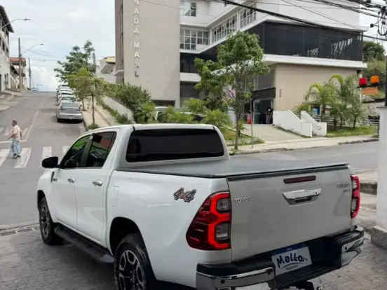 TOYOTA-HILUX-2.8 D-4D TURBO DIESEL CD SRX 4X4 AUTOMÁTICO TOYOTA-HILUX-2023