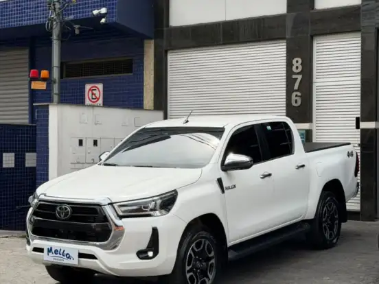 TOYOTA-HILUX-2.8 D-4D TURBO DIESEL CD SRX 4X4 AUTOMÁTICO TOYOTA-HILUX-2023
