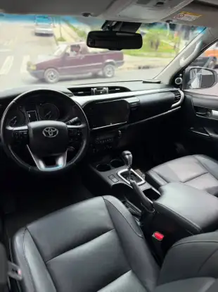 TOYOTA-HILUX-2023