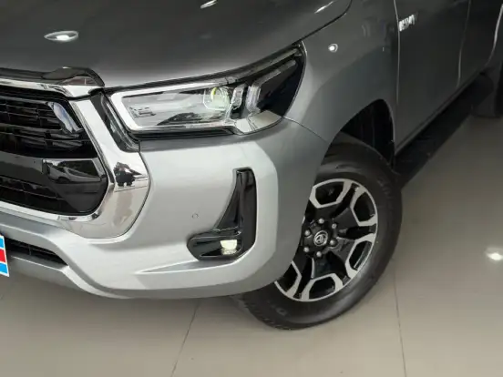 TOYOTA-HILUX-2023