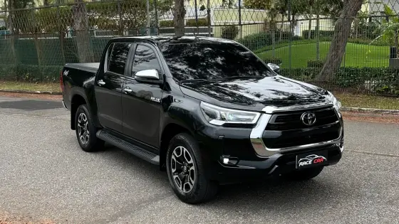 TOYOTA HILUX 2.8 D-4D TURBO DIESEL CD SRX 4X4 AUTOMÁTICO