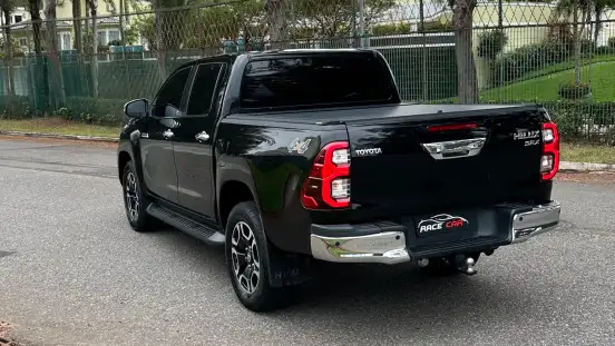 TOYOTA-HILUX-2022