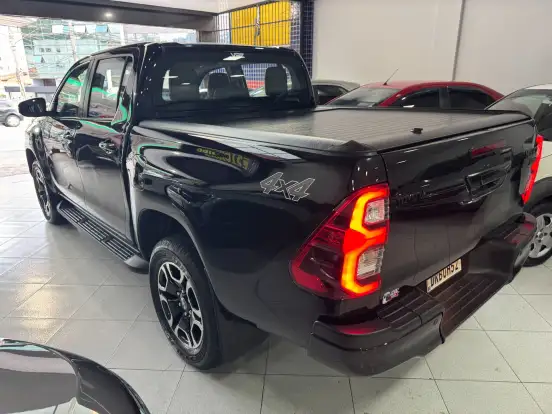 TOYOTA-HILUX-2.8 D-4D TURBO DIESEL CD SRX LIMITED 4X4 AUTOMÁTICO TOYOTA-HILUX-2022