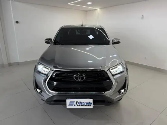 TOYOTA-HILUX-2.8 D-4D TURBO DIESEL CD SRX LIMITED 4X4 AUTOMÁTICO TOYOTA-HILUX-2023