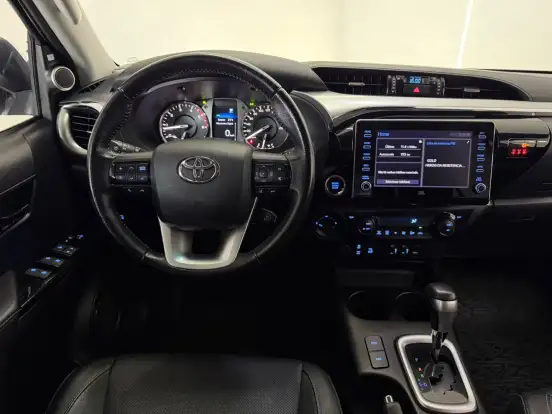TOYOTA-HILUX-2023