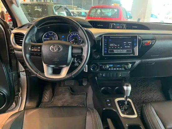 TOYOTA-HILUX-2018