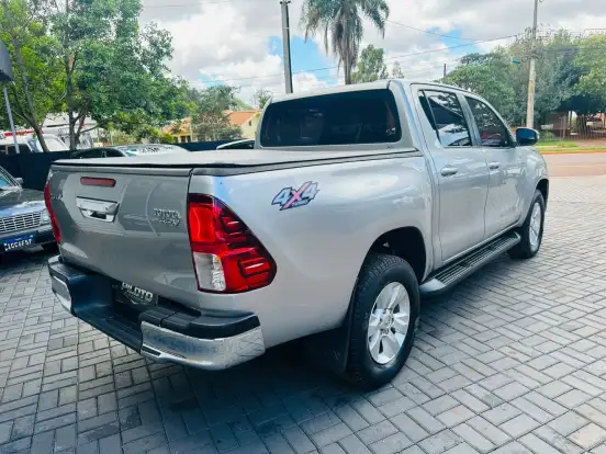 TOYOTA-HILUX-2017