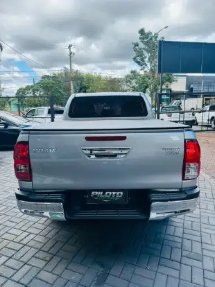 TOYOTA-HILUX-2017