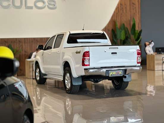 TOYOTA-HILUX-2015