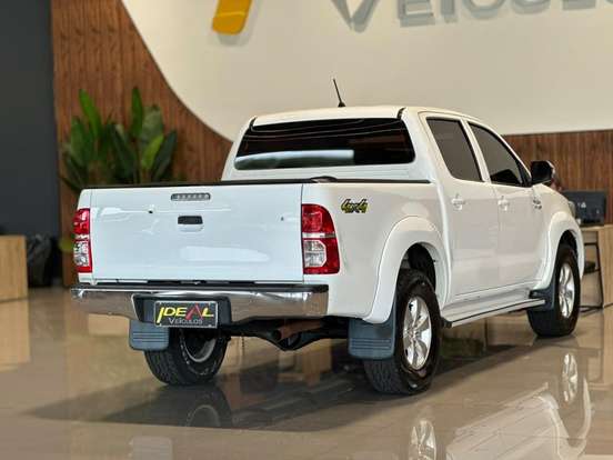 TOYOTA-HILUX-2.7 SRV 4X4 CD 16V FLEX 4P AUTOMÁTICO TOYOTA-HILUX-2015