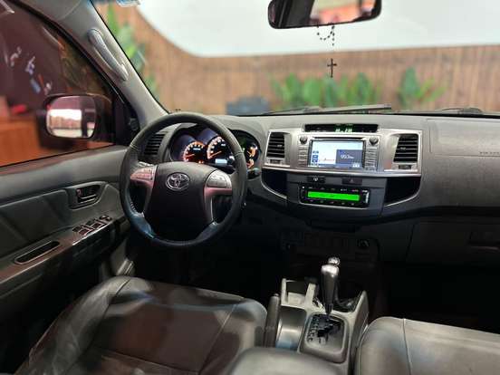 TOYOTA-HILUX-2015