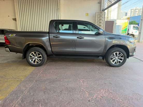 TOYOTA-HILUX-2017