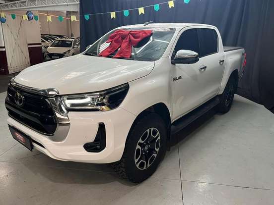 TOYOTA-HILUX-2023