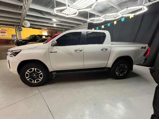 TOYOTA-HILUX-2.8 D-4D TURBO DIESEL CD CONQUEST 4X4 AUTOMÁTICO TOYOTA-HILUX-2023