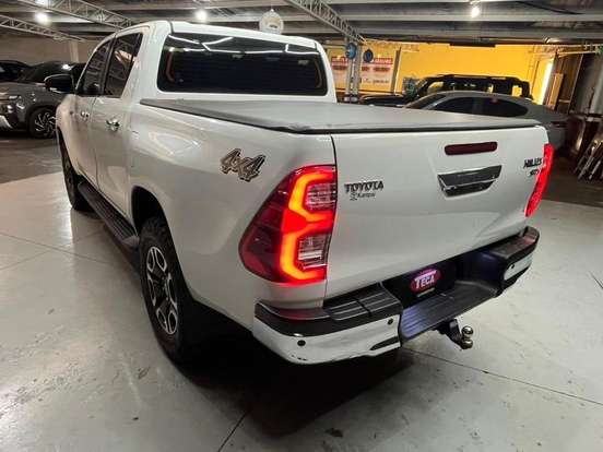 TOYOTA-HILUX-2.8 D-4D TURBO DIESEL CD CONQUEST 4X4 AUTOMÁTICO TOYOTA-HILUX-2023