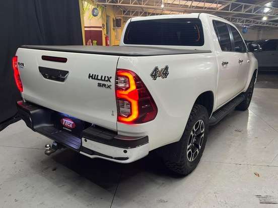 TOYOTA-HILUX-2.8 D-4D TURBO DIESEL CD CONQUEST 4X4 AUTOMÁTICO TOYOTA-HILUX-2023