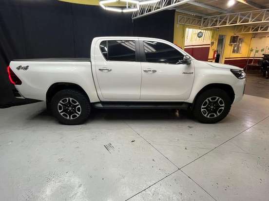 TOYOTA-HILUX-2.8 D-4D TURBO DIESEL CD CONQUEST 4X4 AUTOMÁTICO TOYOTA-HILUX-2023