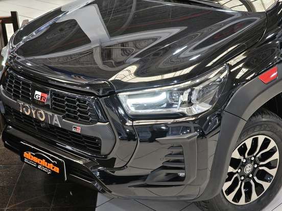 TOYOTA-HILUX-2022
