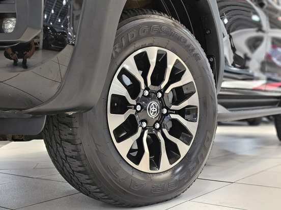 TOYOTA-HILUX-2.8 D-4D TURBO DIESEL CD GR-S 4X4 AUTOMÁTICO TOYOTA-HILUX-2022