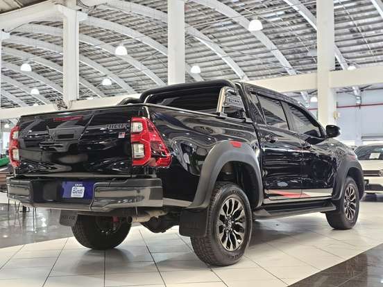 TOYOTA-HILUX-2.8 D-4D TURBO DIESEL CD GR-S 4X4 AUTOMÁTICO TOYOTA-HILUX-2022