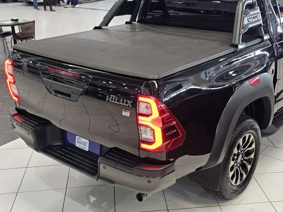 TOYOTA-HILUX-2.8 D-4D TURBO DIESEL CD GR-S 4X4 AUTOMÁTICO TOYOTA-HILUX-2022