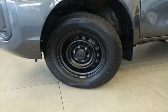 TOYOTA-HILUX-2025