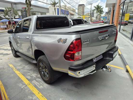 TOYOTA-HILUX-2023