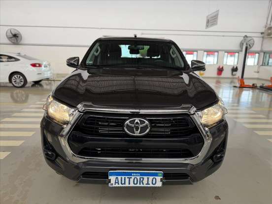 TOYOTA-HILUX-2.8 D-4D TURBO DIESEL CD SRV 4X4 AUTOMÁTICO TOYOTA-HILUX-2023