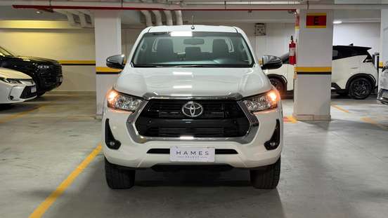 TOYOTA-HILUX-2021