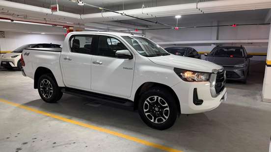 TOYOTA-HILUX-2021