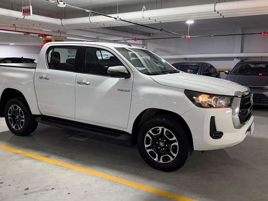 TOYOTA-HILUX-2.8 D-4D TURBO DIESEL CD SRV 4X4 AUTOMÁTICO TOYOTA-HILUX-2021