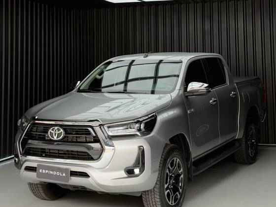 TOYOTA HILUX 2.8 D-4D TURBO DIESEL CD SRV 4X4 AUTOMÁTICO