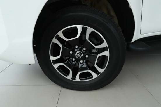 TOYOTA-HILUX-2024