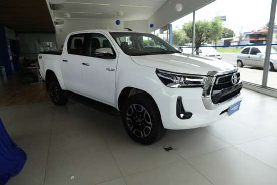 TOYOTA-HILUX-2024