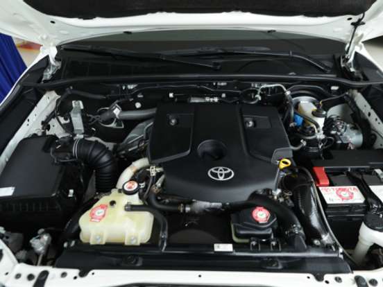 TOYOTA-HILUX-2.8 D-4D TURBO DIESEL CD SRV 4X4 AUTOMÁTICO TOYOTA-HILUX-2024