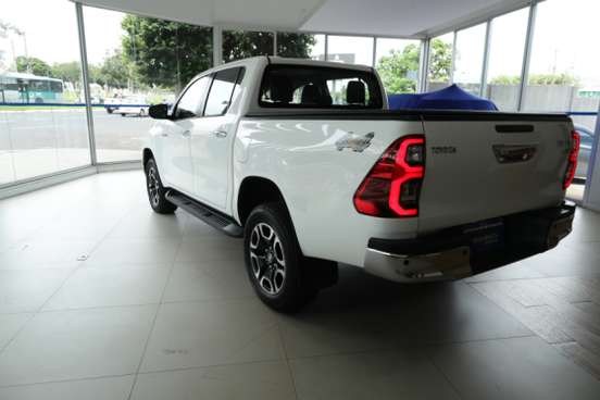 TOYOTA-HILUX-2024