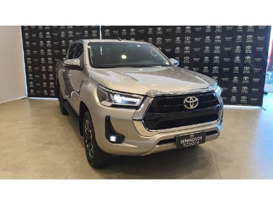 TOYOTA HILUX 2.8 D-4D TURBO DIESEL CD SRV 4X4 AUTOMÁTICO