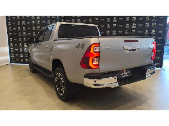 TOYOTA-HILUX-2024