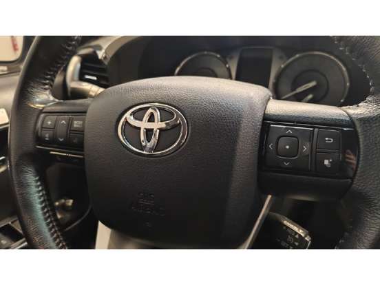 TOYOTA-HILUX-2.8 D-4D TURBO DIESEL CD SRV 4X4 AUTOMÁTICO TOYOTA-HILUX-2024