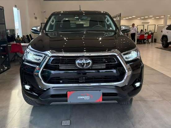 TOYOTA-HILUX-2.8 D-4D TURBO DIESEL CD SRX 4X4 AUTOMÁTICO TOYOTA-HILUX-2023