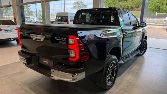 TOYOTA-HILUX-2023