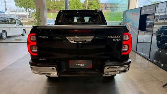TOYOTA-HILUX-2.8 D-4D TURBO DIESEL CD SRX 4X4 AUTOMÁTICO TOYOTA-HILUX-2023